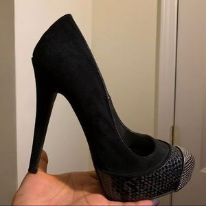 Black pumps with metal point size 5.5